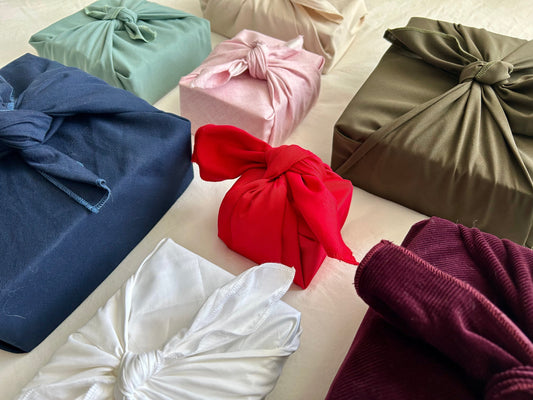 Combinaison de furoshikis de tailles et couleurs différentes