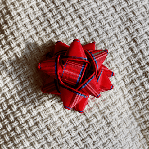 Reusable gift bow made of recycled fabric - Festive red and blue