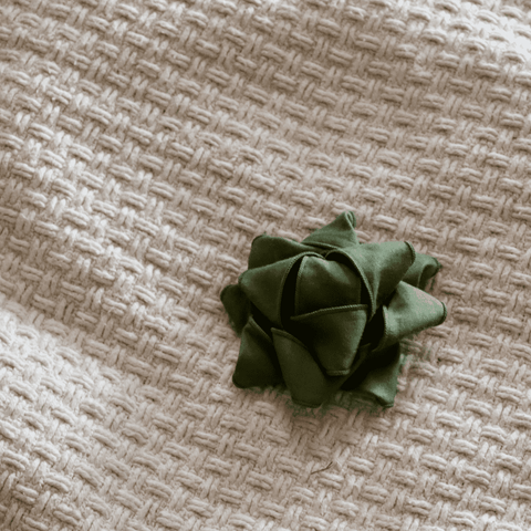Chou cadeau réutilisable en tissu récupéré - Olive