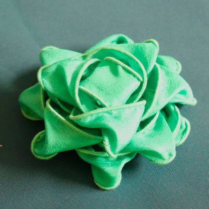 IMPARFAIT - Chou à cadeau en tissu - Vert scintillant
