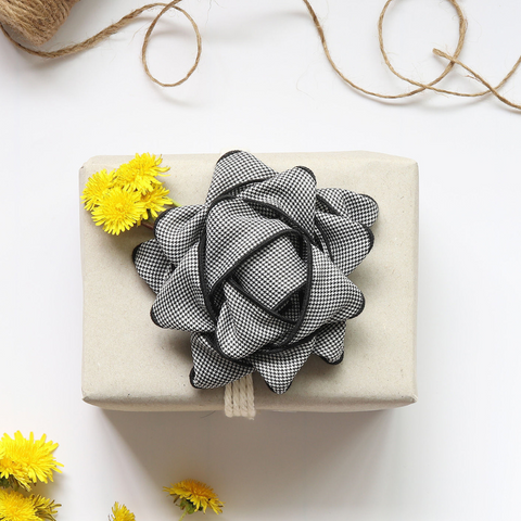 Reusable gift bow made of recycled fabric - Houndstooth
